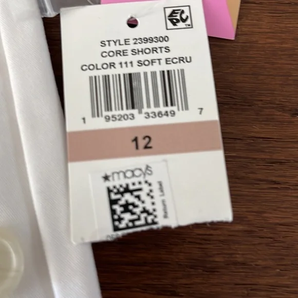 Riley & Rae white shorts - Picture 6 of 6